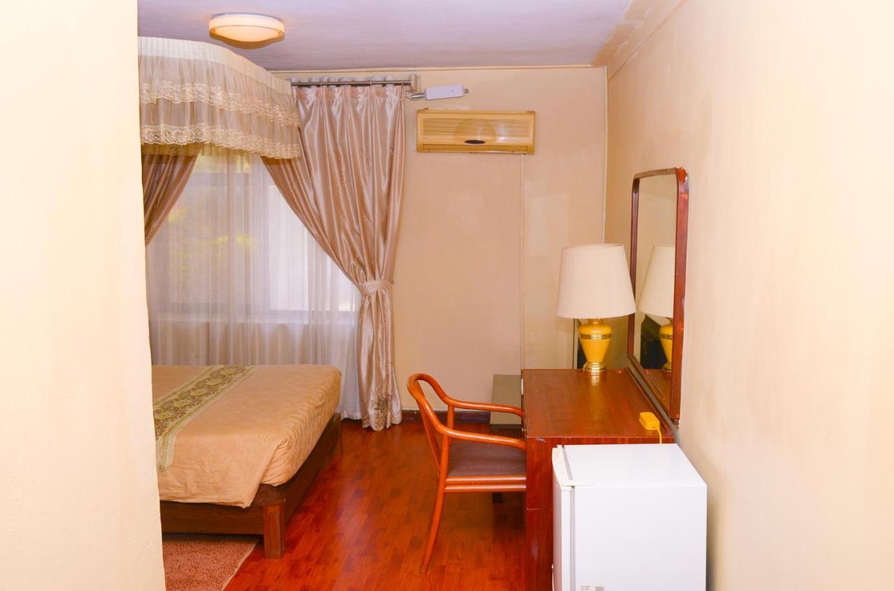 Fang Fang Hotel Kampala Exterior foto